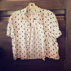 Fun geographic button up